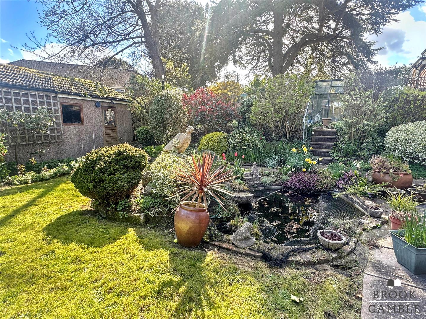 2 Bedroom House. Church Street in Eastbourne,  4